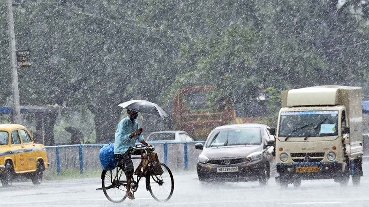 বৃষ্টি কমছে দক্ষিণবঙ্গে, তবে উত্তরে ভারী বর্ষণ চলবে! আগামী পাঁচ দিন কেমন থাকবে আবহাওয়া