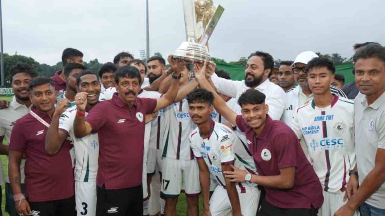 শ্রীনিধিকে ৬ গোল দিয়ে আইএফএ শিল্ড শুরু মোহনবাগানের, কলকাতা লিগের ট্রফি পেল সবুজ-মেরুন